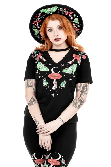 AUTUMNAL EQUINOX T-SHIRT with a choker