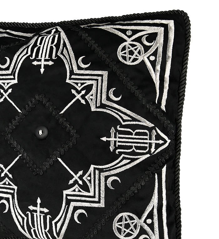https://restyle.pl/eng_pl_AMARIS-CUSHION-Black-pillowcase-with-gothic-arches-2201_3.jpg