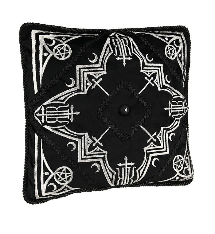 https://restyle.pl/eng_pl_AMARIS-CUSHION-Black-pillowcase-with-gothic-arches-2201_4.jpg