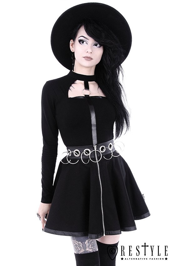 Black short skirt with rings 