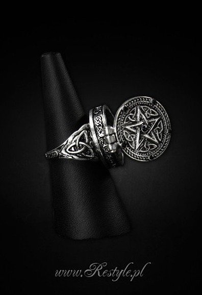 Butlers Black Gothic Pentagram Ring otaku-TO ORDER • Stones&Fire