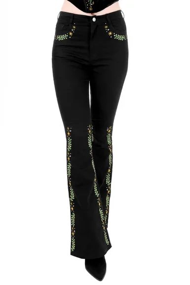 PFLANZLICHE JEANS MIT SCHLAGSEITE