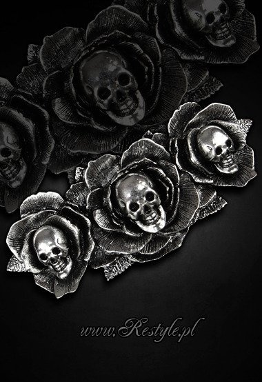 Gothic hairclip Roses and skulls, hair accessory "DARK WONDERLAND"