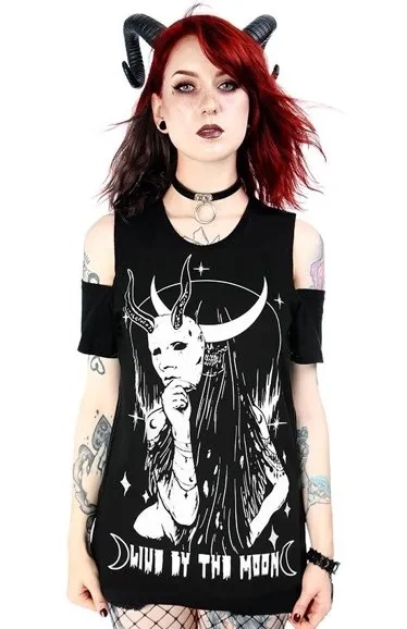 Schwarzes Hexen-T-Shirt mit kalter Schulter LIVE BY THE MOON