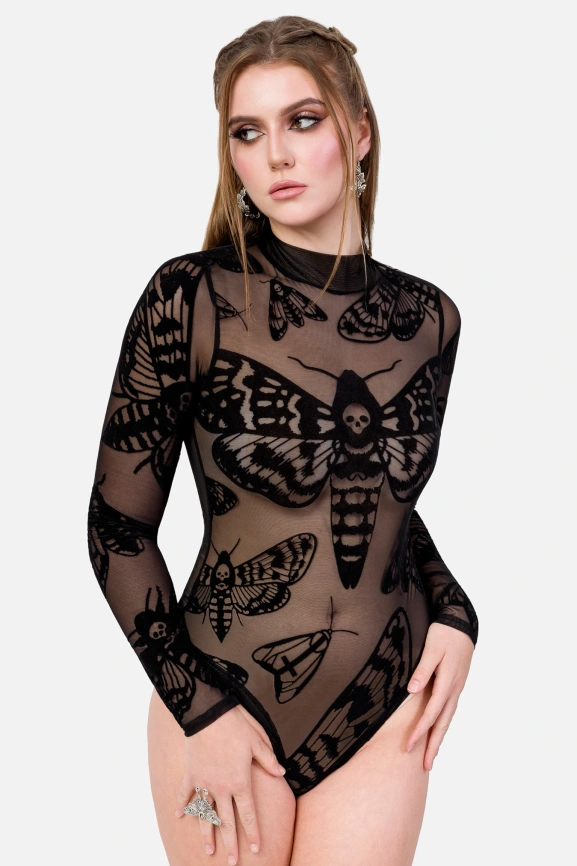 Czarne gotyckie body w ĆMY Death's head hawkmoth